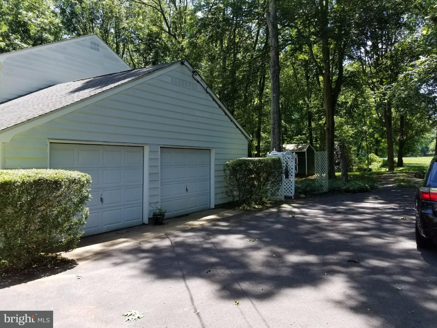 32 Millers Mill Road Cream Ridge, NJ 08514 - Photo 2 of 24