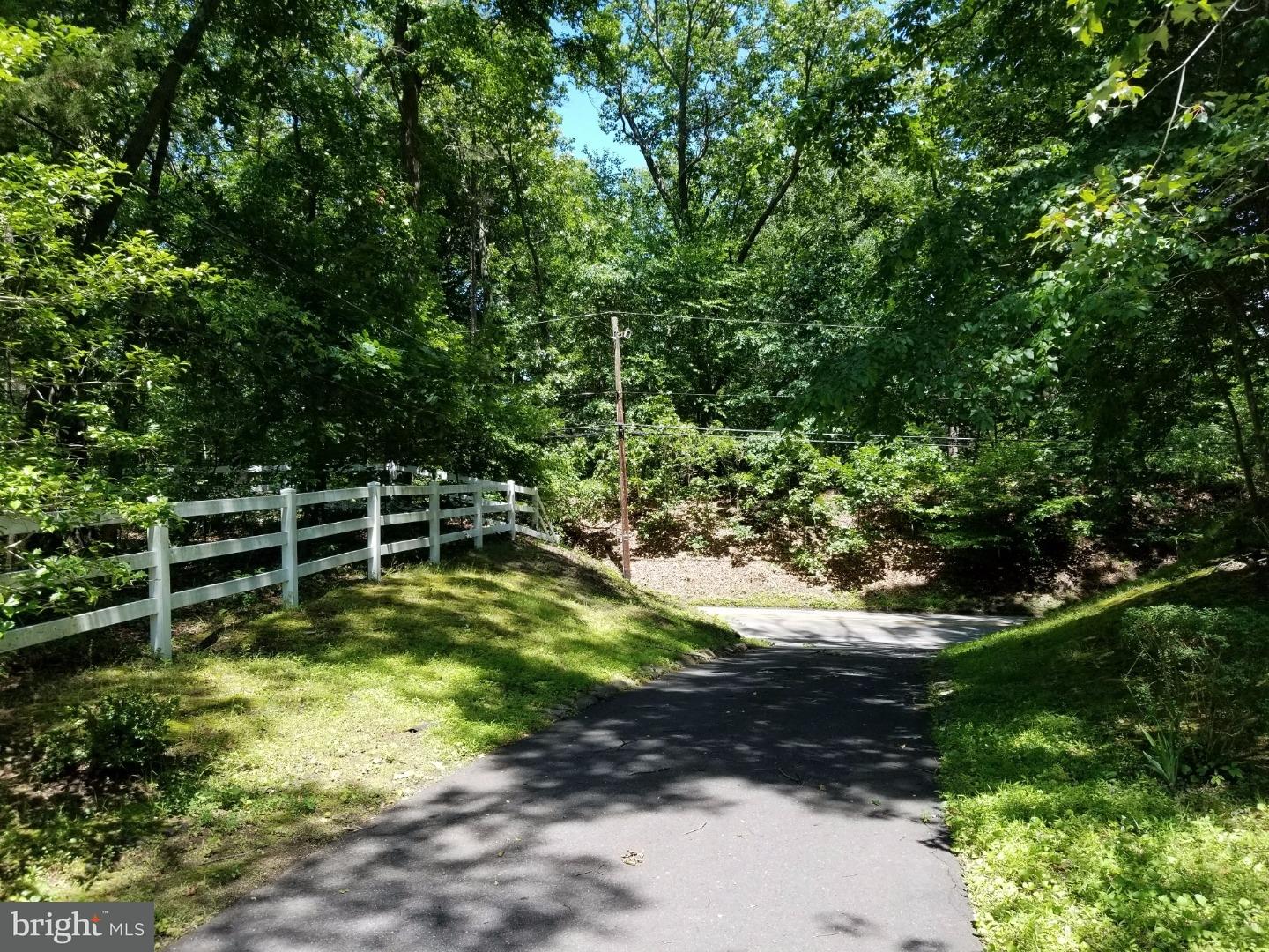 32 Millers Mill Road Cream Ridge, NJ 08514 - Photo 3 of 24