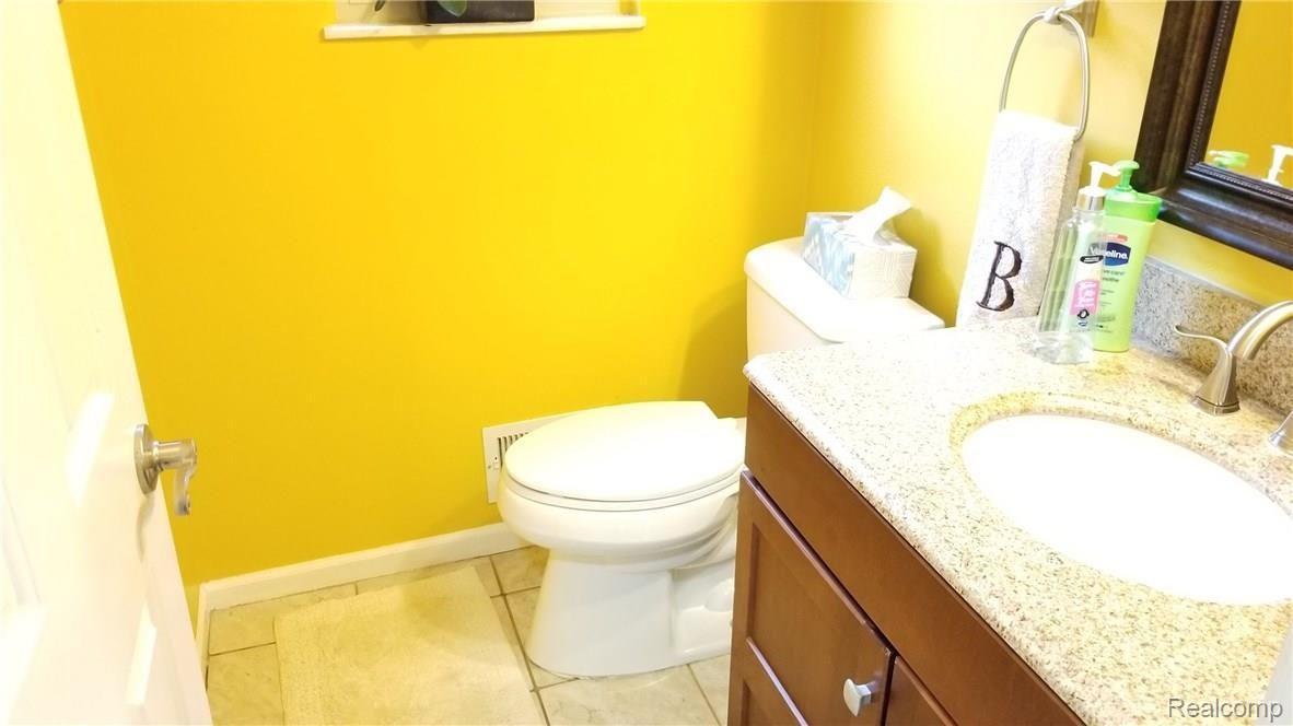 5340 Inverrary Lane Commerce Township, MI 48382 - Photo 26 of 41 20180328_183545.jpg