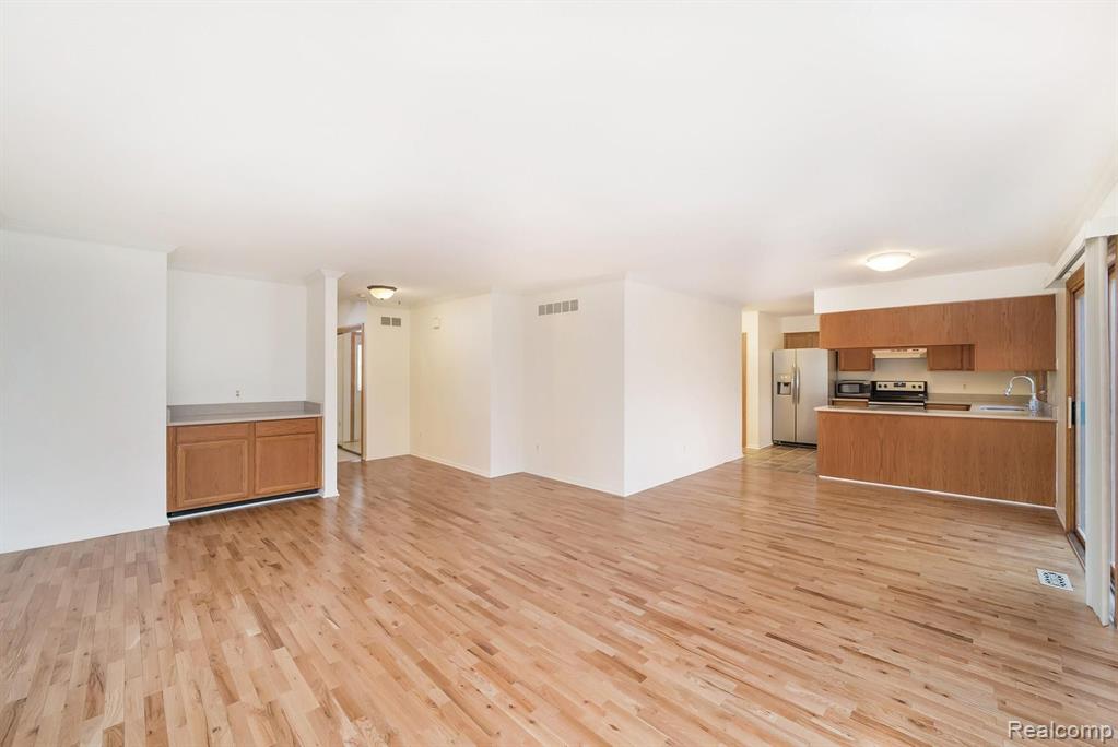 2139 Rochelle Park Drive, Unit 73 Rochester Hills, MI 48309 - Photo 5 of 34