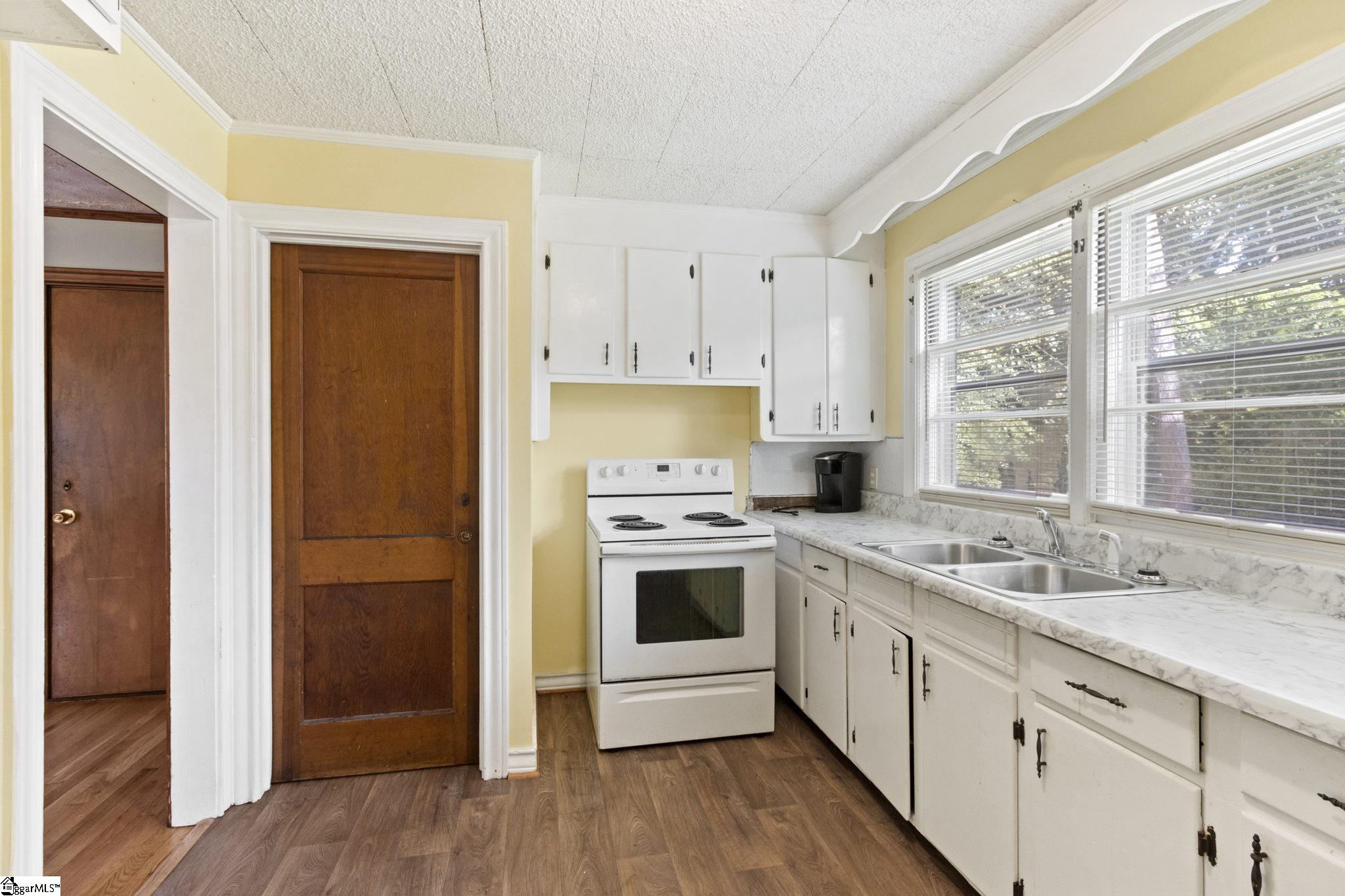 52 Foxhall Road Greenville, SC 29605 - Photo 12 of 25 Gallery Image 12