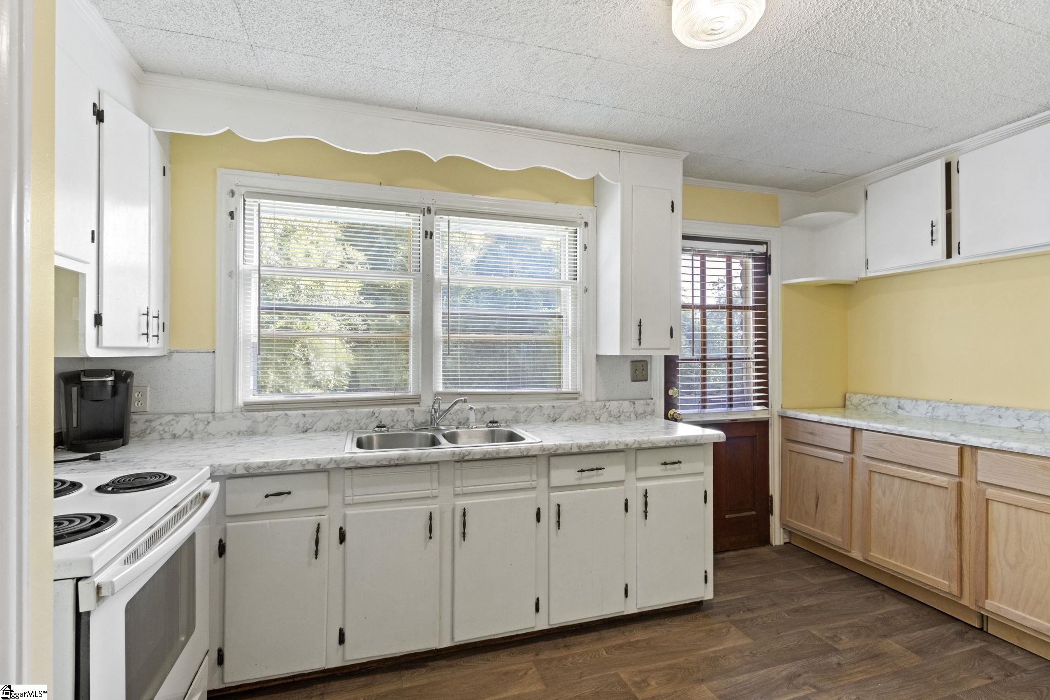 52 Foxhall Road Greenville, SC 29605 - Photo 10 of 25 Gallery Image 10