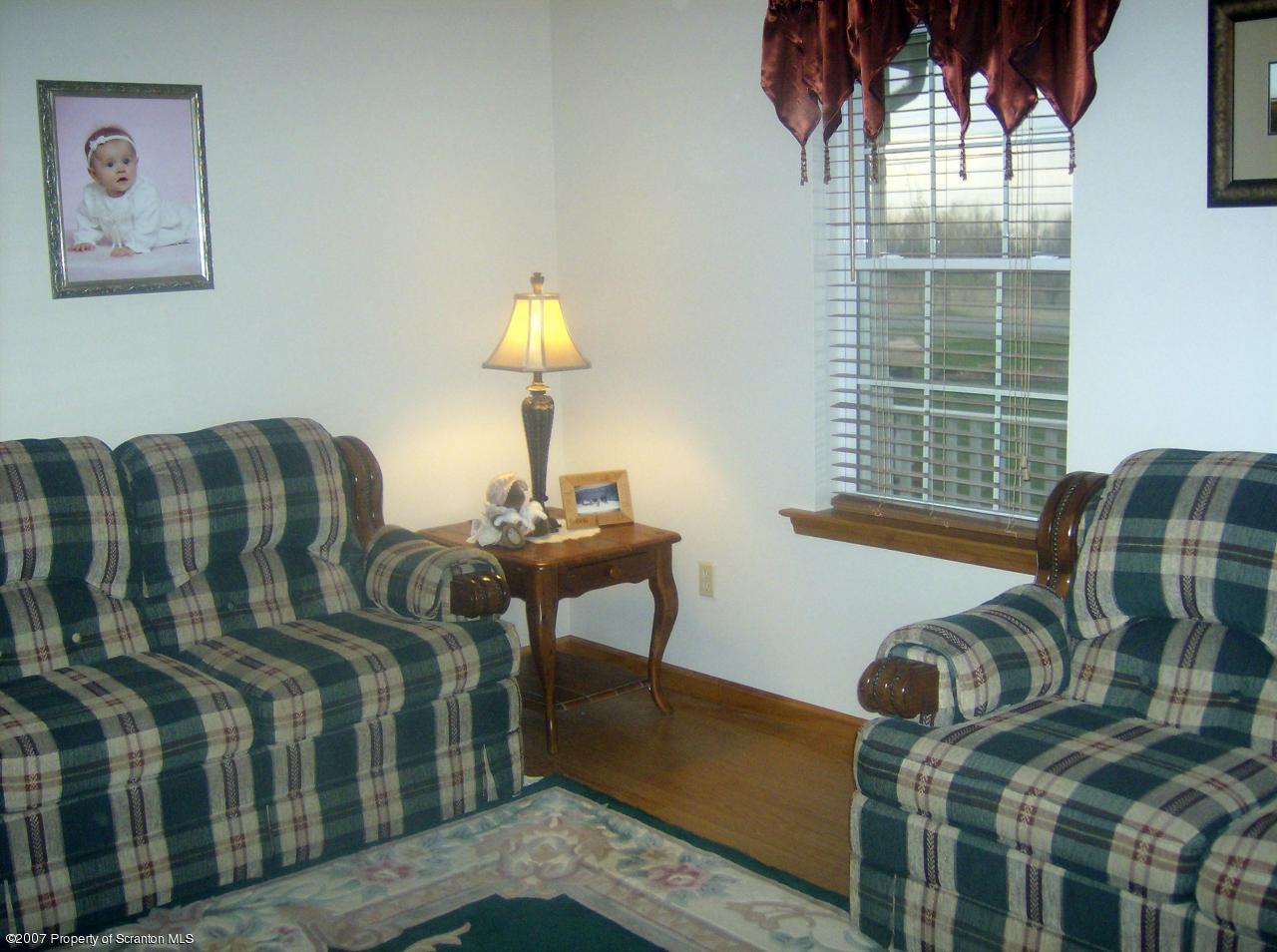 Rr2 Rr2 Road, Unit MUNDRO Olyphant, PA 18447 - Photo 6 of 10 Living room
