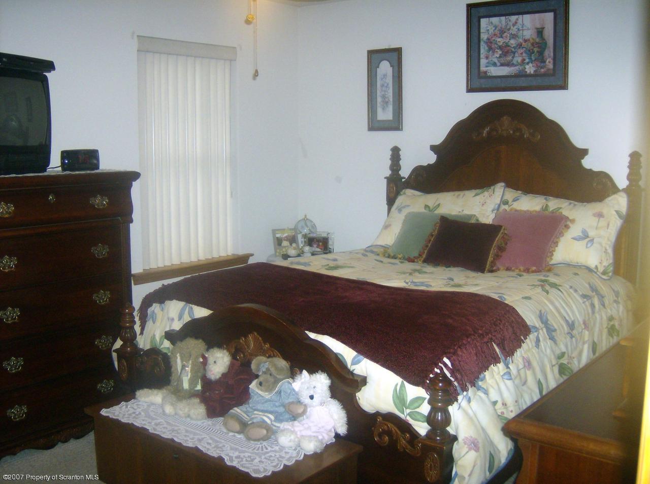 Rr2 Rr2 Road, Unit MUNDRO Olyphant, PA 18447 - Photo 8 of 10 Master Bedroom