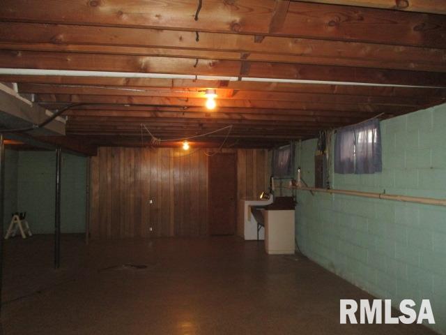 910 Donald Street Henry, IL 61537 - Photo 18 of 23 Gallery Image 18