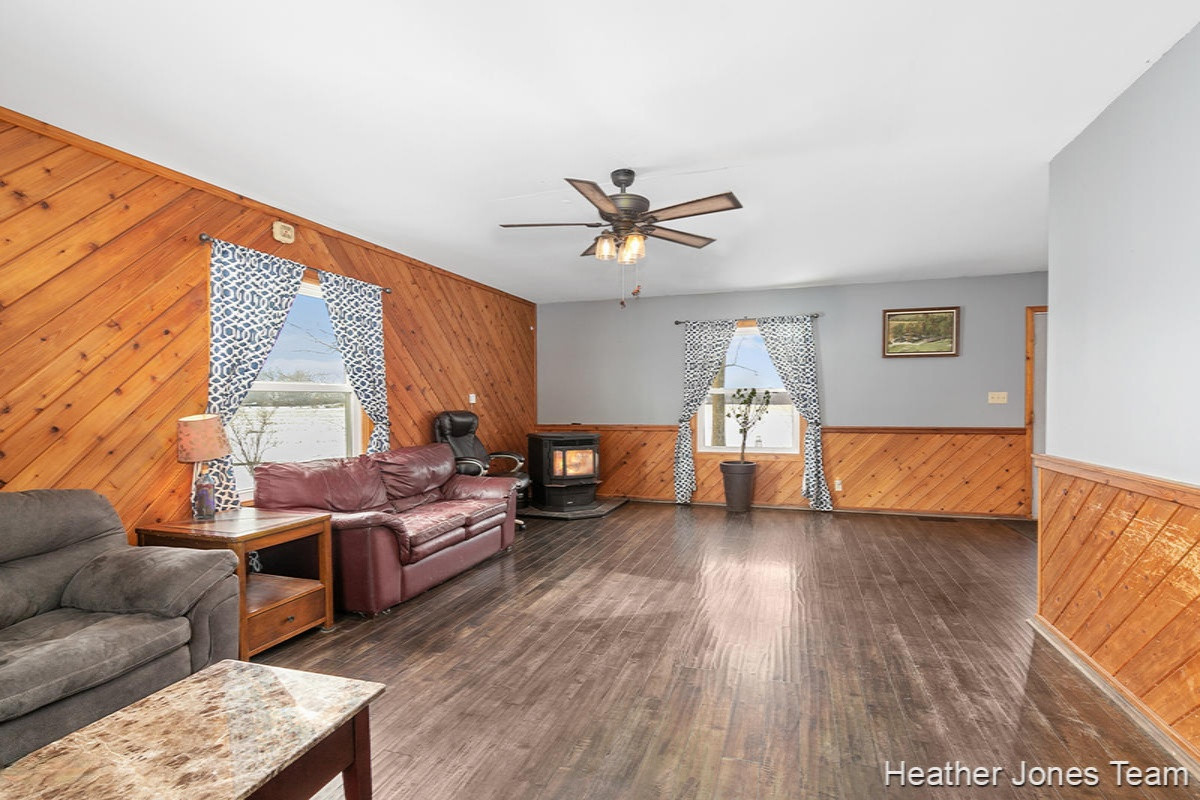 4350 Noddins Road Belding, MI 48809 - Photo 5 of 28 IMG_1004