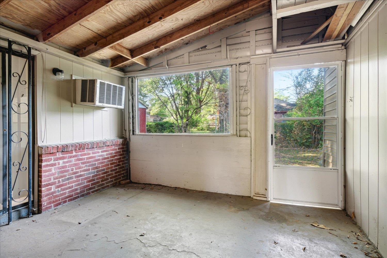 919 Stratford Road Memphis, TN 38122 - Photo 27 of 30 Unfurnished sunroom with lofted ceiling and a wealth of natural light