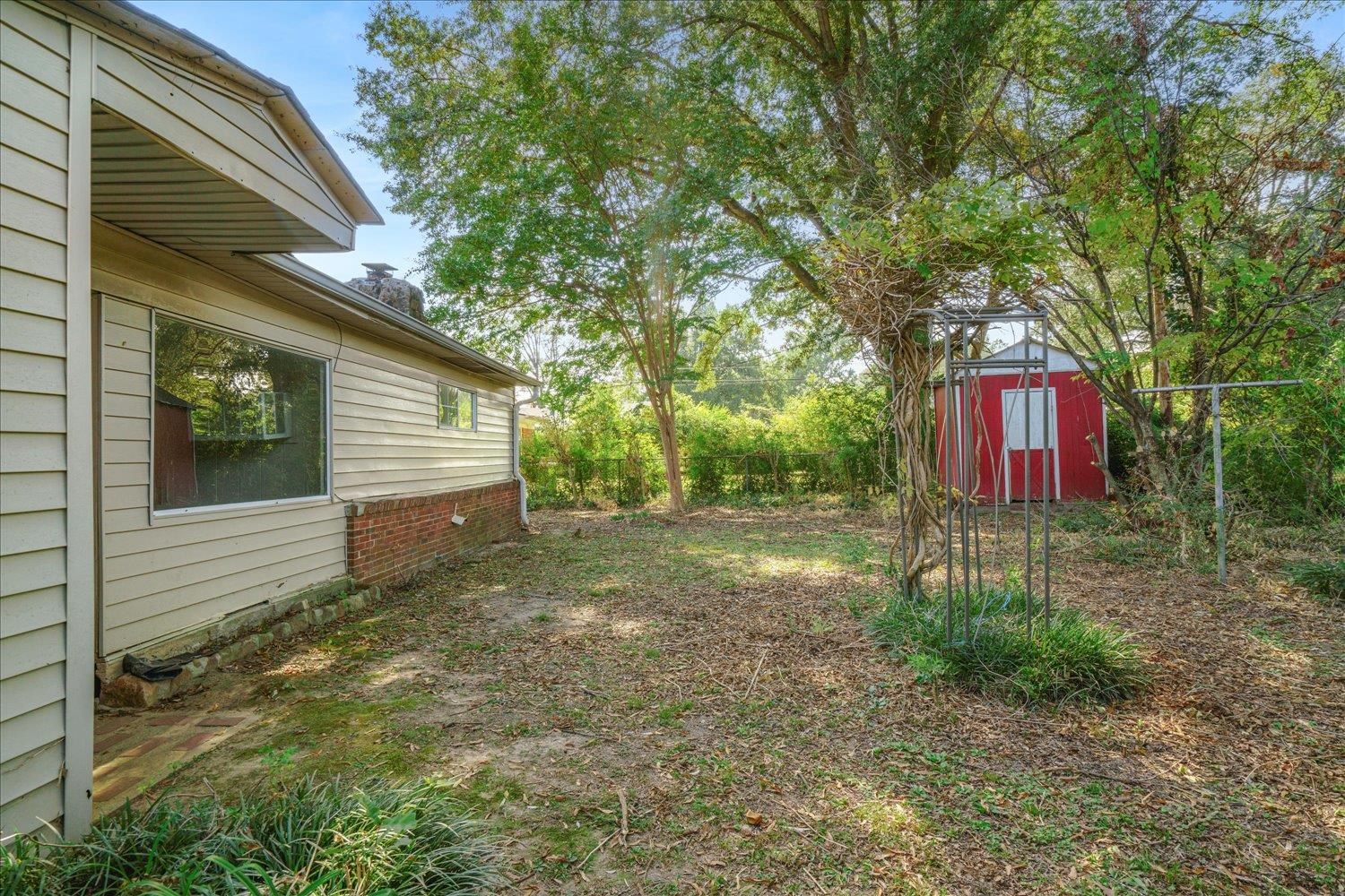 919 Stratford Road Memphis, TN 38122 - Photo 29 of 30 View of yard featuring a storage shed