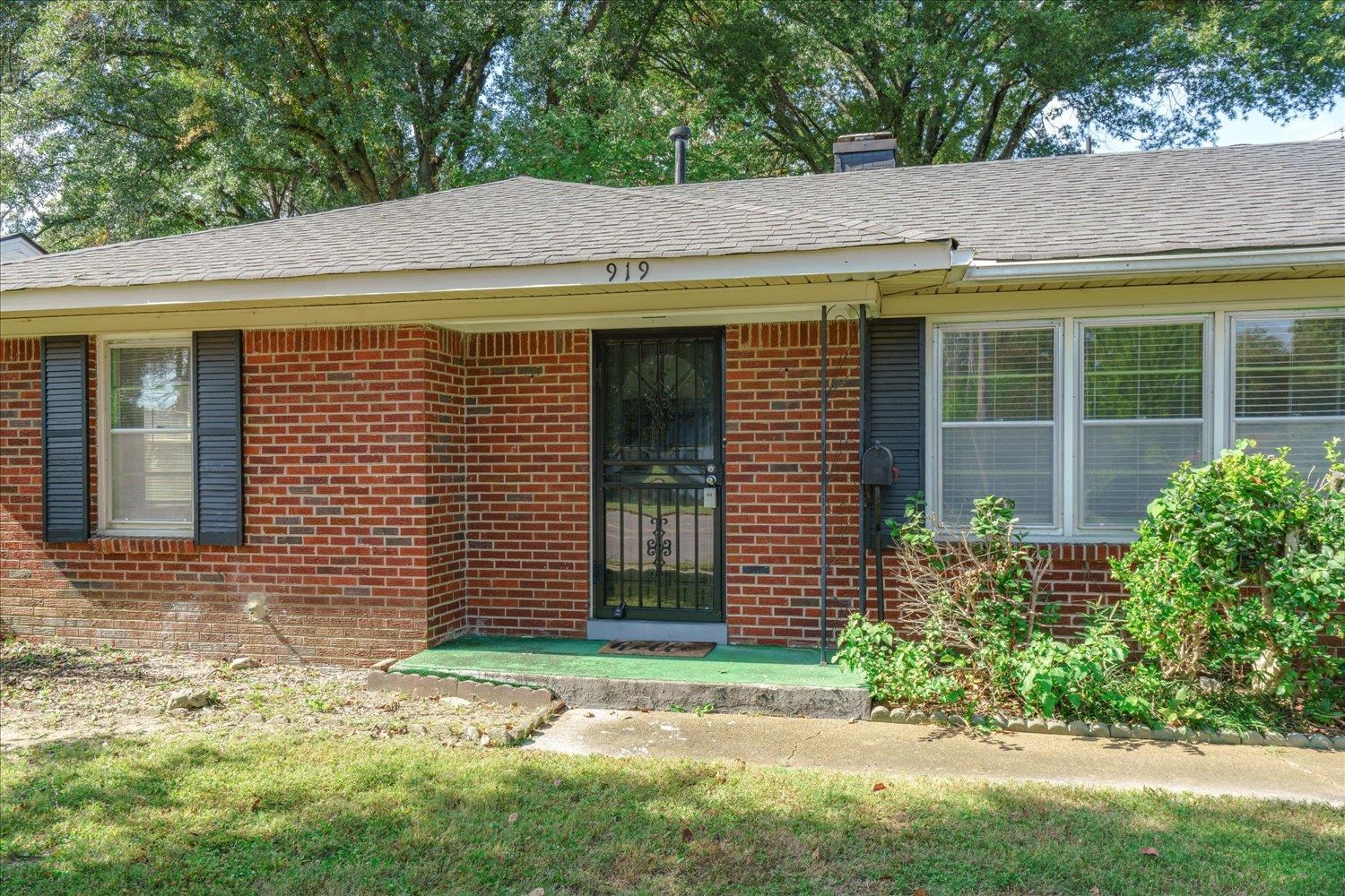 919 Stratford Road Memphis, TN 38122 - Photo 7 of 30 View of property entrance