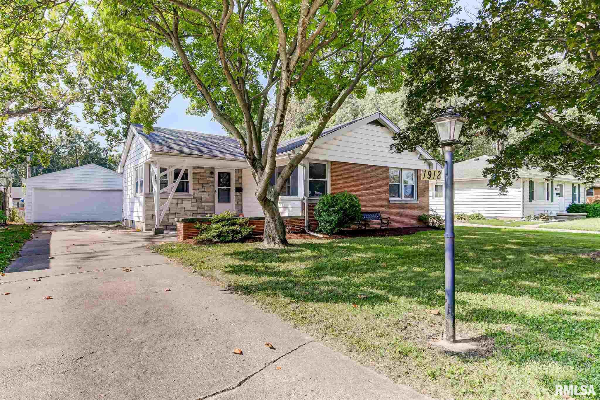 1912 East Pickett Street Springfield, IL 62703 - Photo 3 of 26