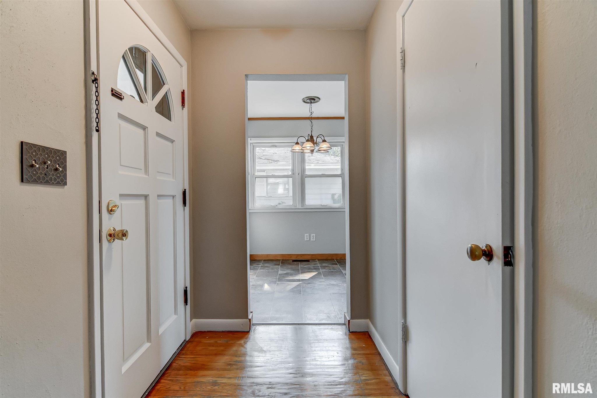 1912 East Pickett Street Springfield, IL 62703 - Photo 4 of 26