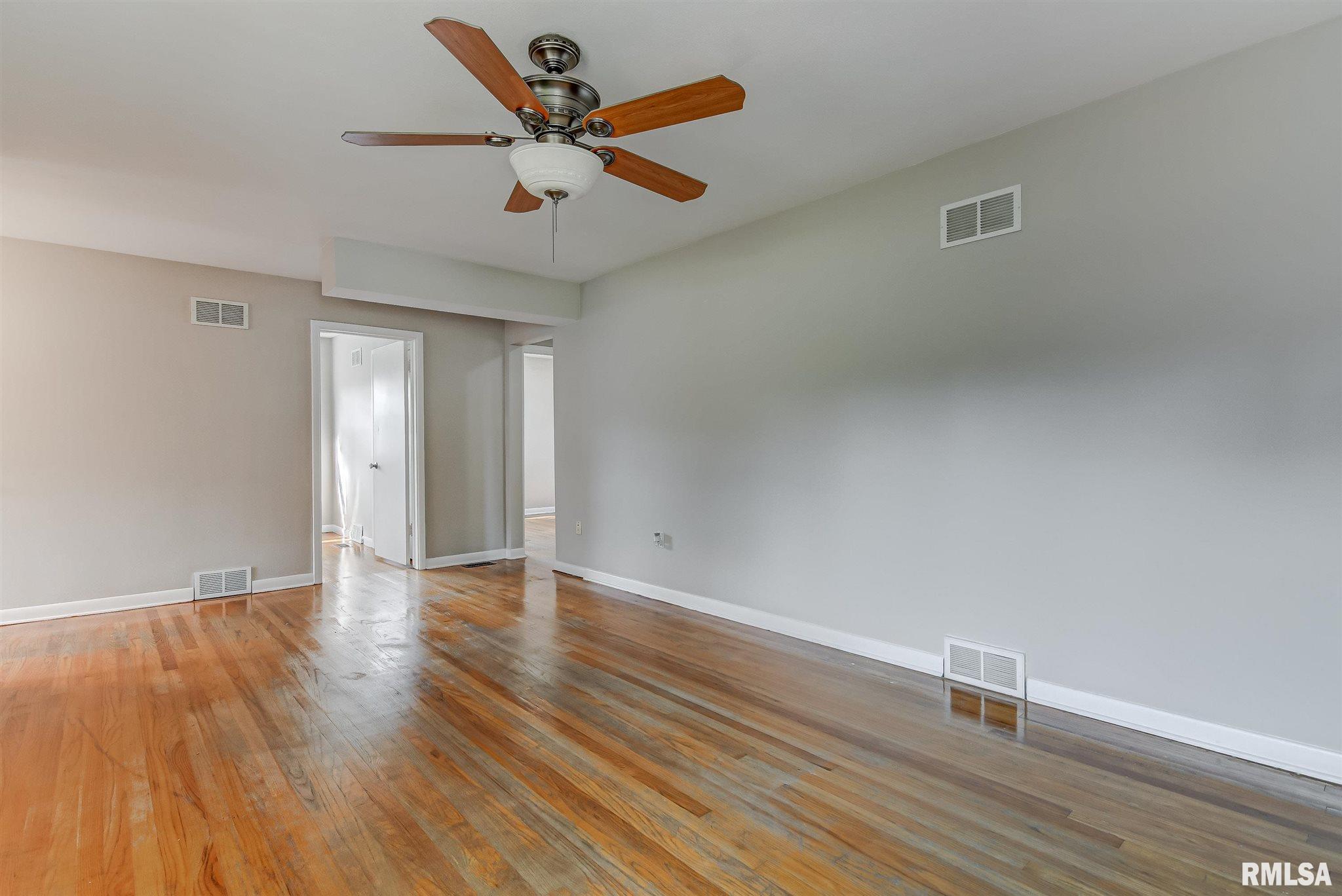 1912 East Pickett Street Springfield, IL 62703 - Photo 5 of 26