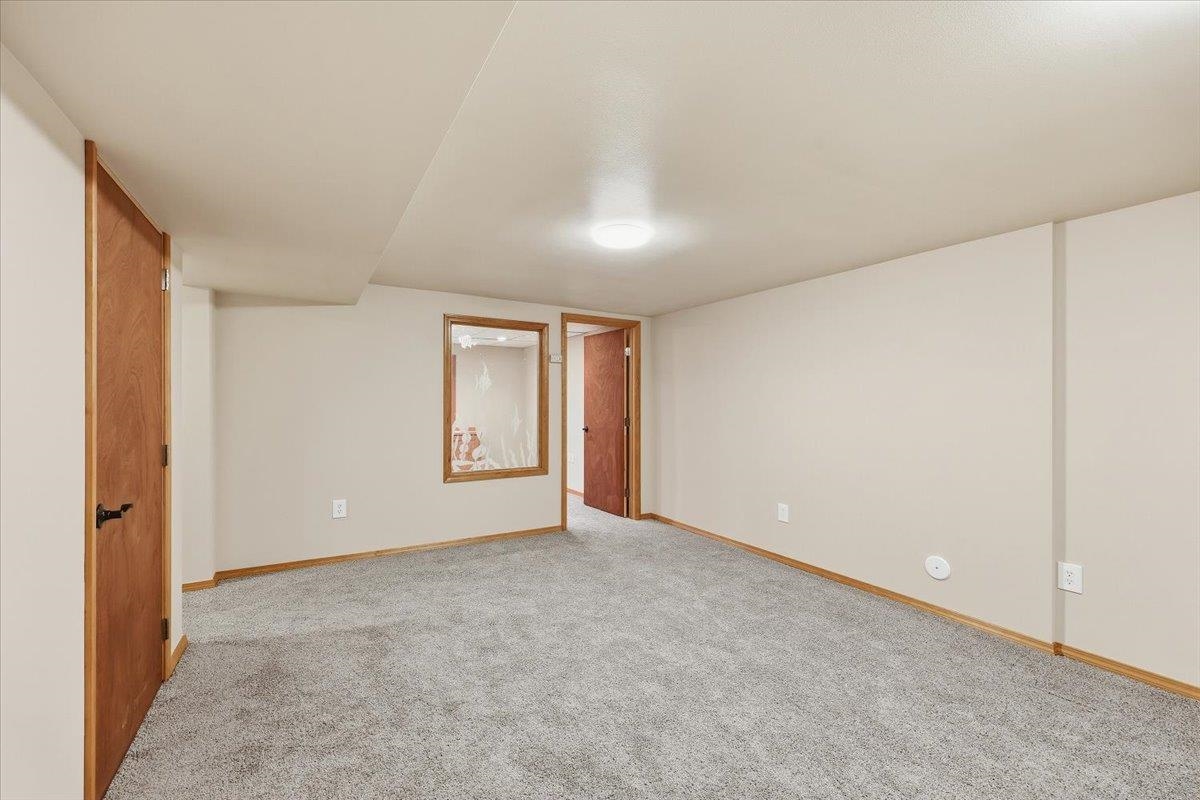 811 East Tudor Court Spokane, WA 99208 - Photo 21 of 37