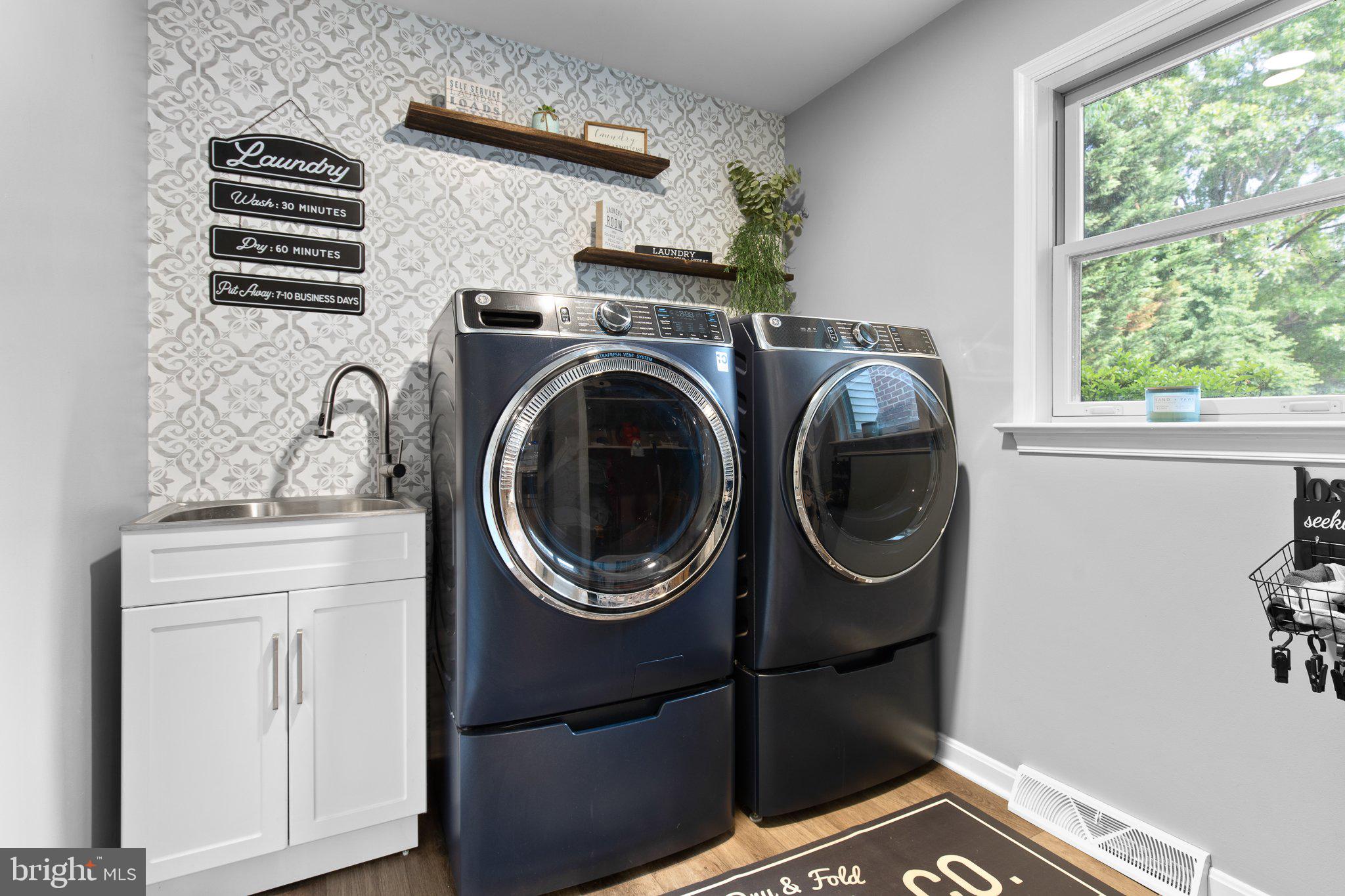 1024 Shadowstone Drive Lancaster, PA 17603 - Photo 12 of 28 a utility room with dryer and washer