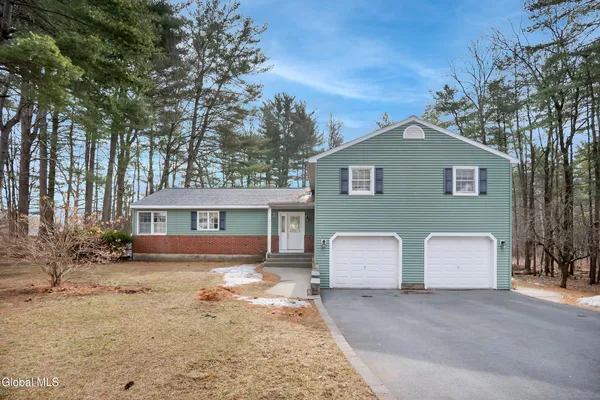 $495,000 | 29 Heinrick Circle, Queensbury, NY 12804