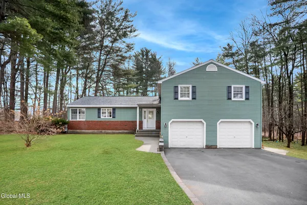 $495,000 | 29 Heinrick Circle, Queensbury, NY 12804