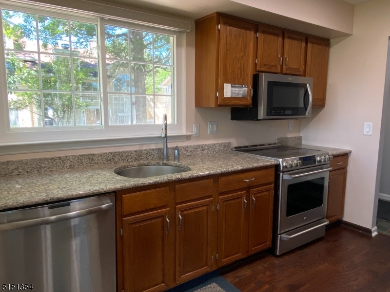 8 Dunbar Court, Unit 8 Bedminster, NJ 07921 - Photo 6 of 20