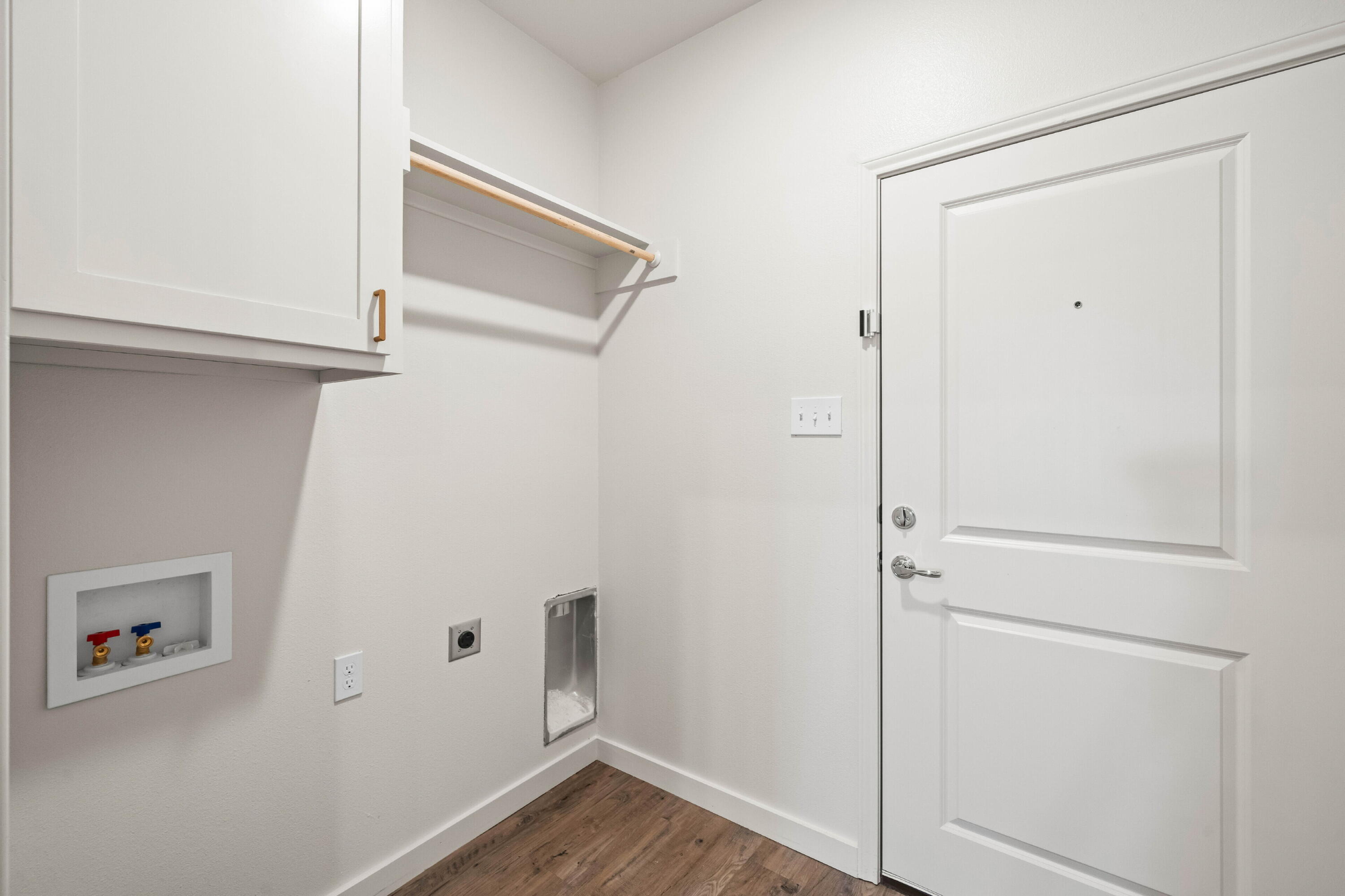 7014 40th Street, Unit B Lubbock, TX 79407 - Photo 11 of 20 a view of small space with wooden floor