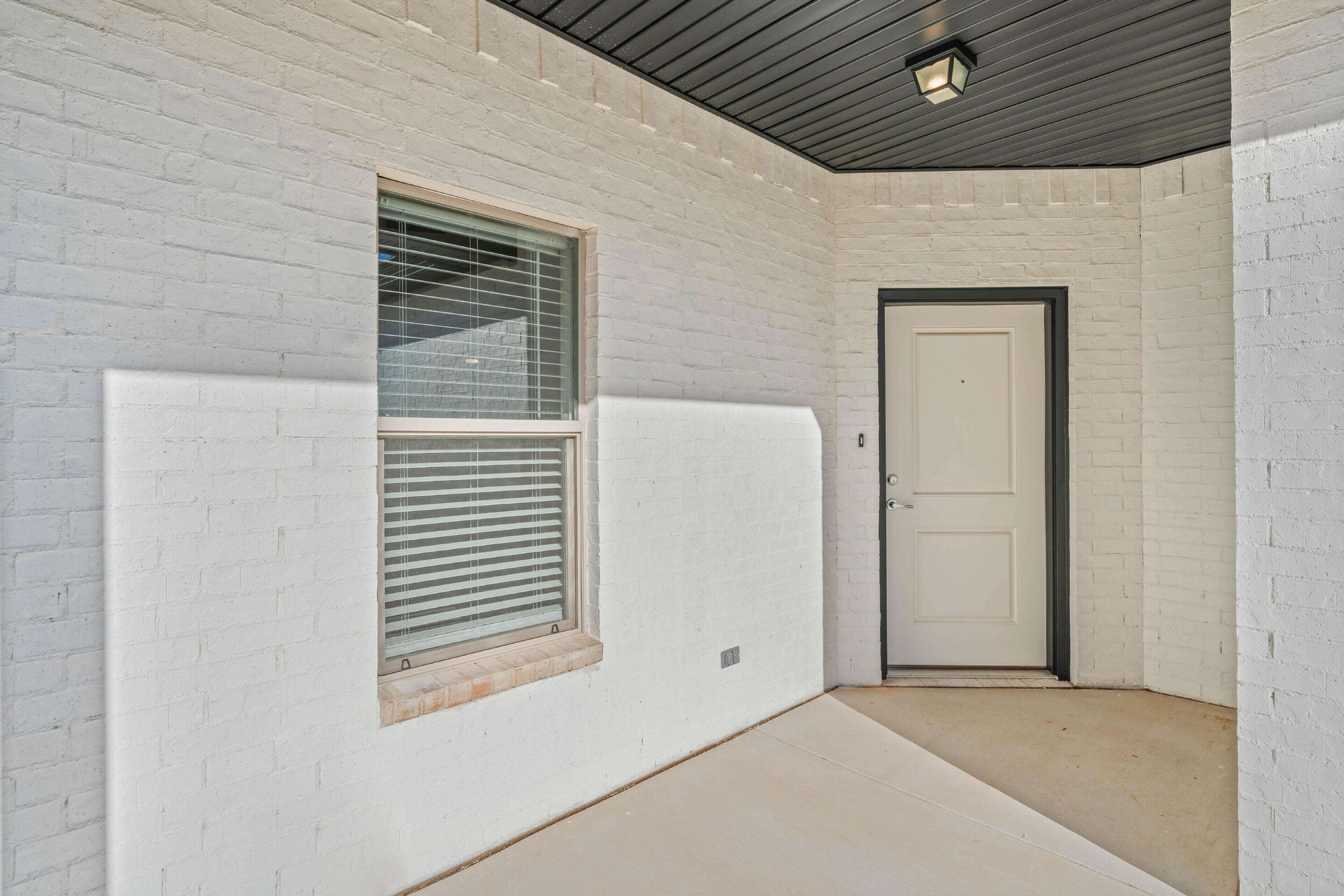 7014 40th Street, Unit B Lubbock, TX 79407 - Photo 4 of 20 a view of an empty room
