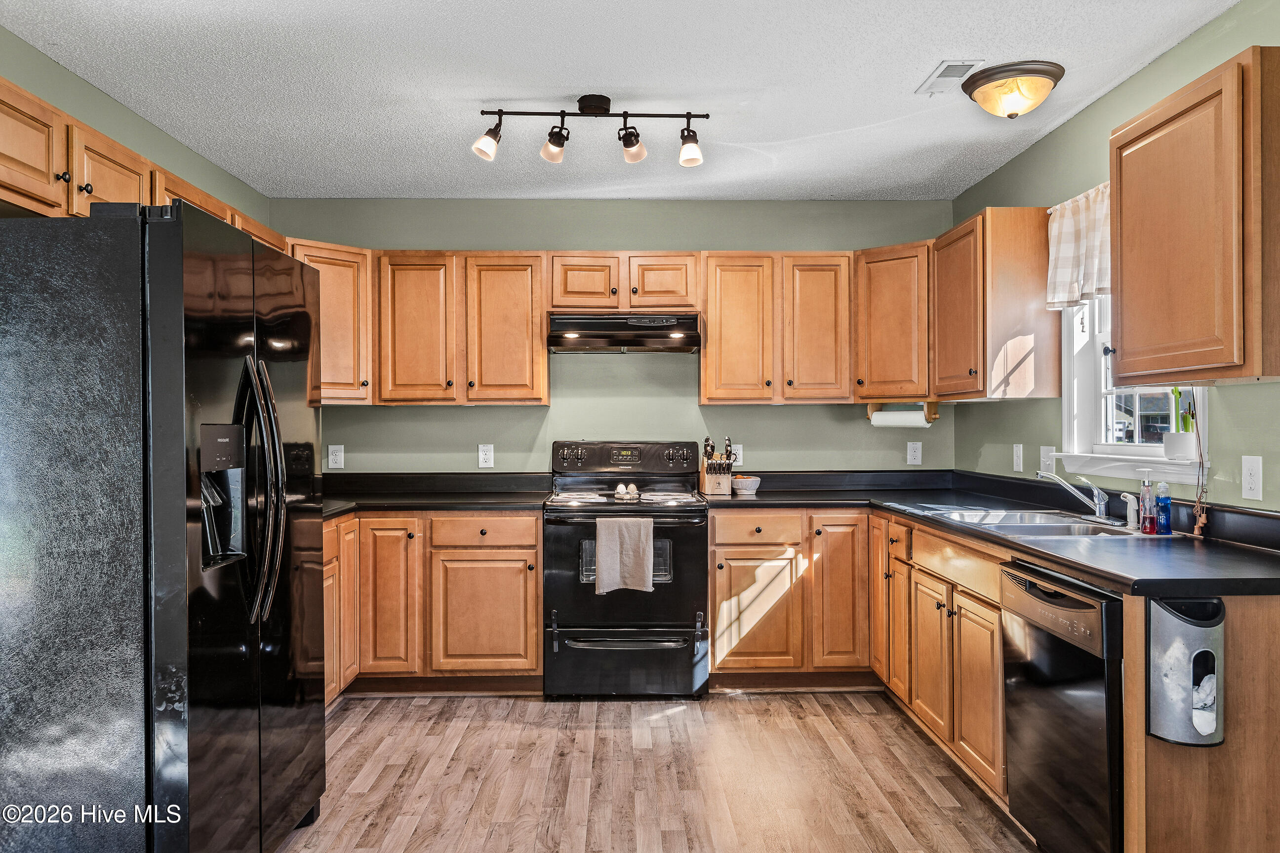 202 Hominy Court Hubert, NC 28539 - Photo 3 of 28 Gallery Image 3
