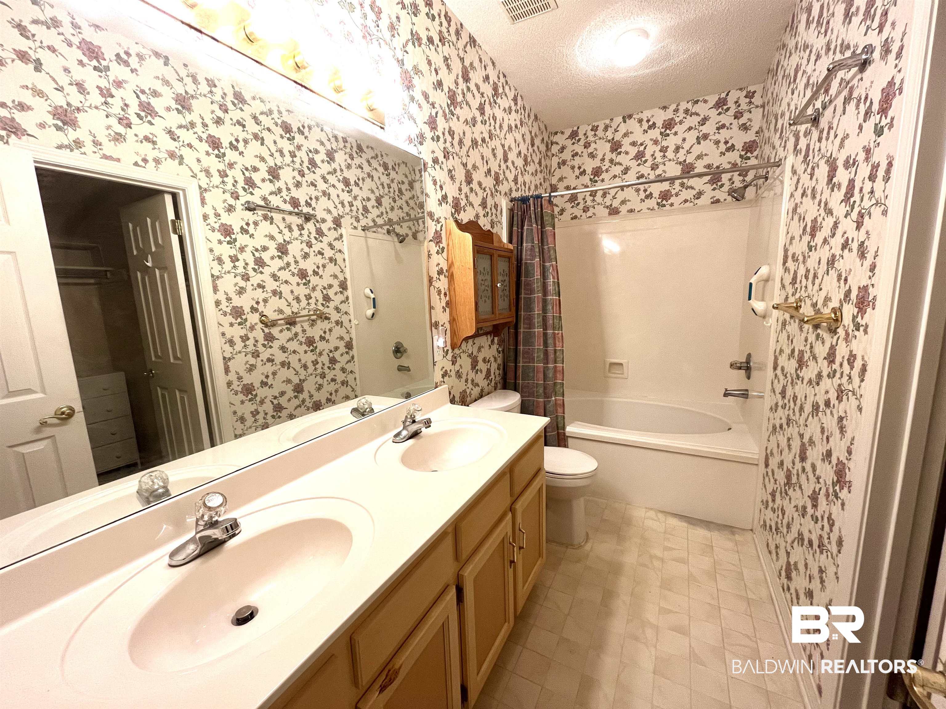 105 Spring Park Drive Fairhope, AL 36532 - Photo 14 of 19 Primary Bath