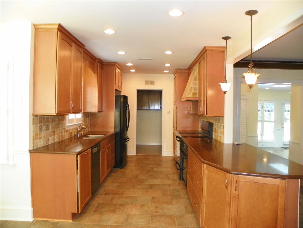 775 South Yates Road Memphis, TN 38120 - Photo 5 of 18 Gallery Image 5