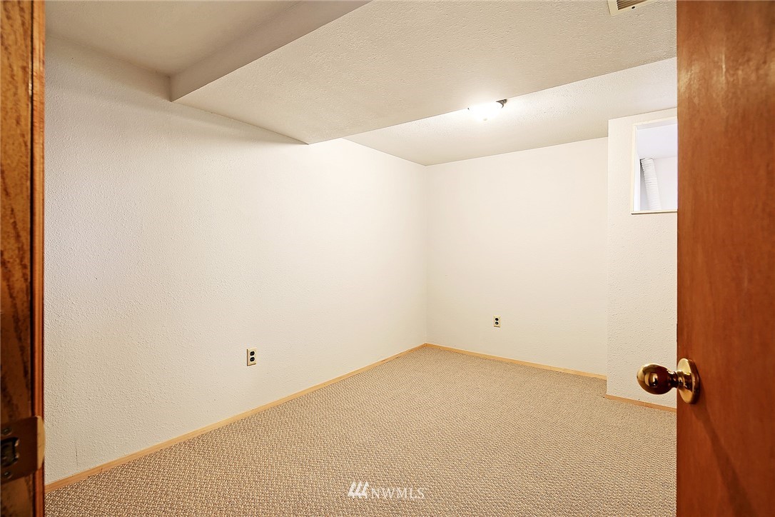 1012 Southwest 4th Place Renton, WA 98057 - Photo 11 of 22