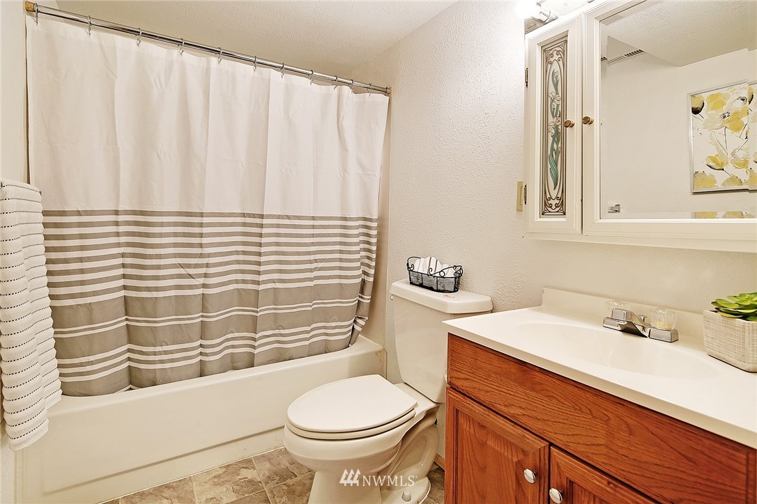 1012 Southwest 4th Place Renton, WA 98057 - Photo 13 of 22