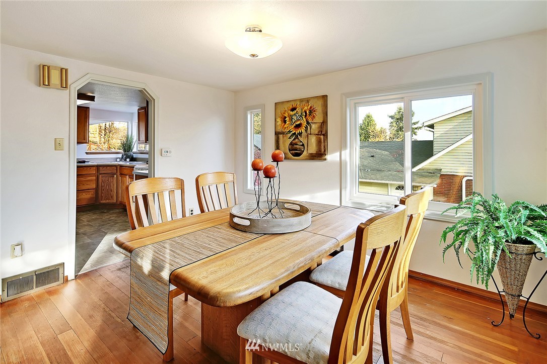 1012 Southwest 4th Place Renton, WA 98057 - Photo 5 of 22