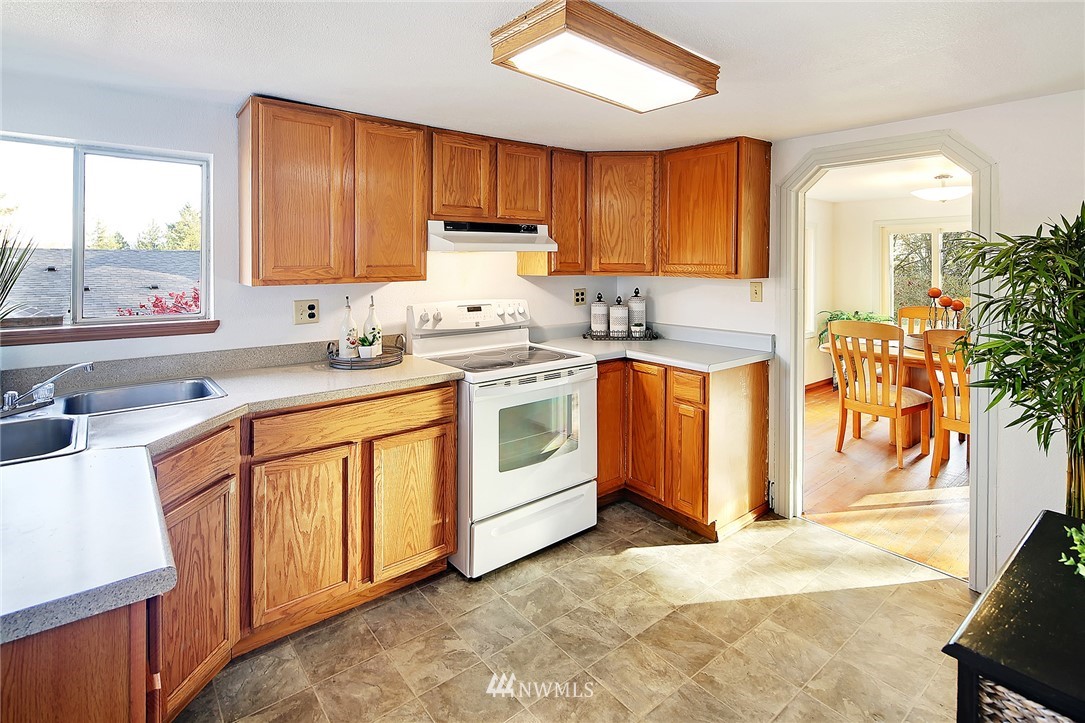 1012 Southwest 4th Place Renton, WA 98057 - Photo 7 of 22