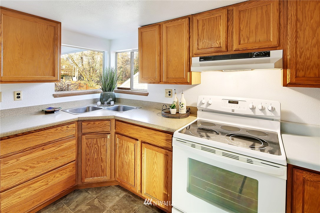 1012 Southwest 4th Place Renton, WA 98057 - Photo 8 of 22
