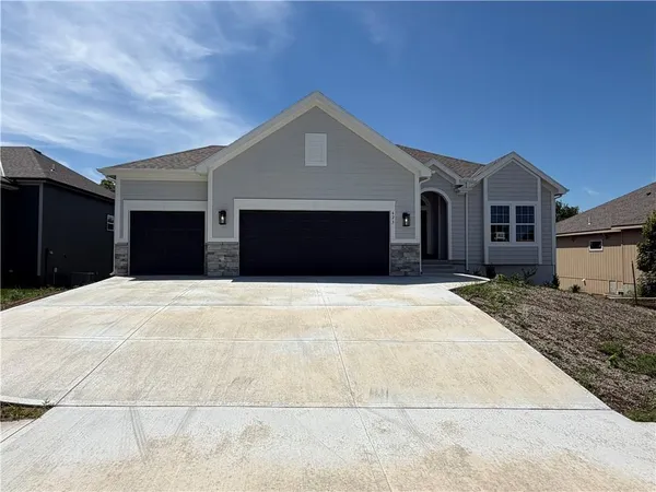 $499,900 | 623 East 13th Street, Kearney, MO 64060