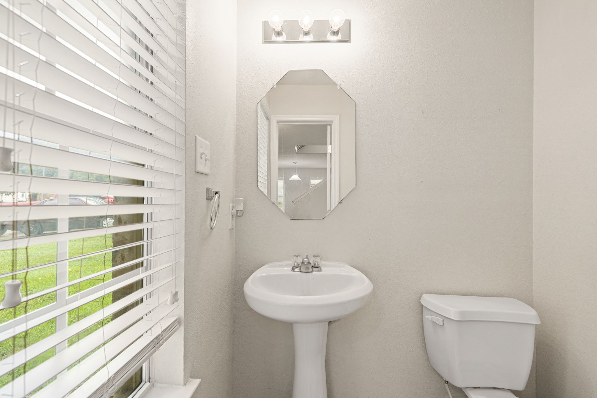 21415 Partha Way Houston, TX 77073 - Photo 29 of 34 Powder Bath!