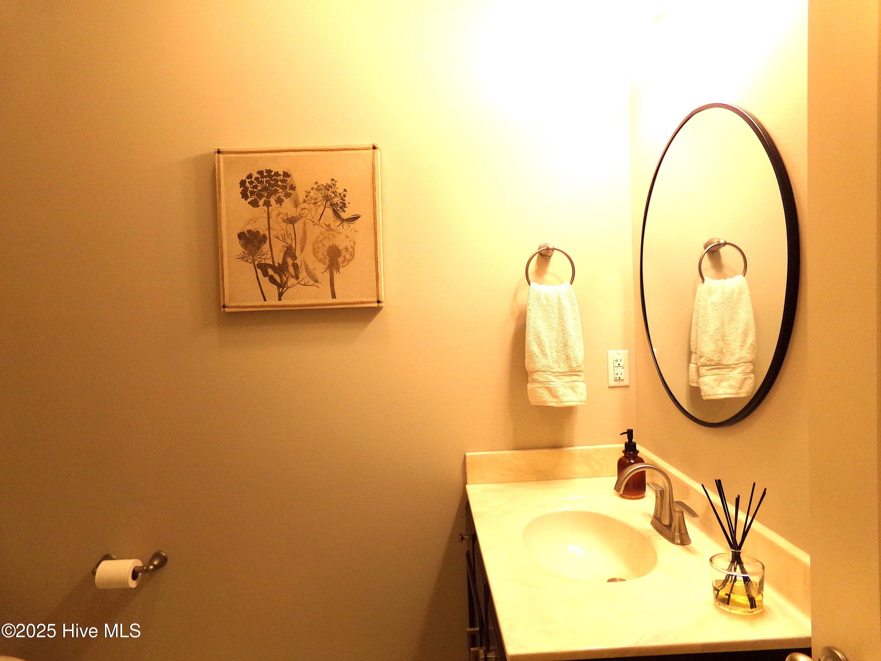 141 Pine Cove Road New Bern, NC 28562 - Photo 21 of 53 141 Pine Cove - Guest Bath