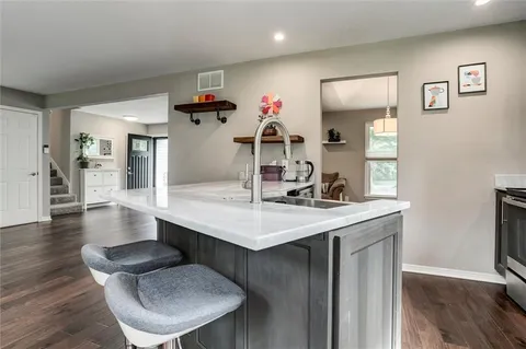 $365,000 | 10101 Northwest Mirror Lake Court, Kansas City, MO 64152