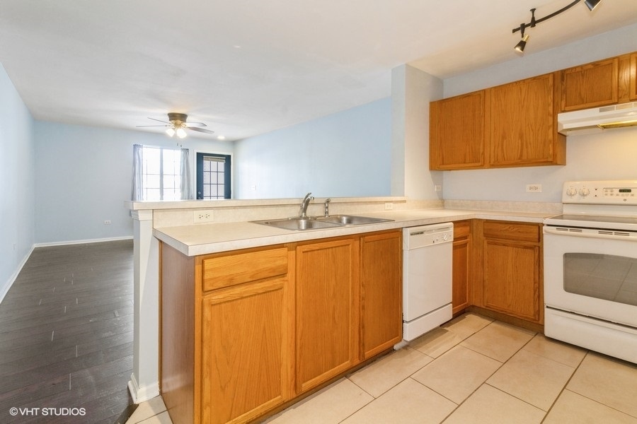 1441 McClure Road, Unit 1441 Aurora, IL 60505 - Photo 6 of 10 a kitchen with a sink stove and cabinets
