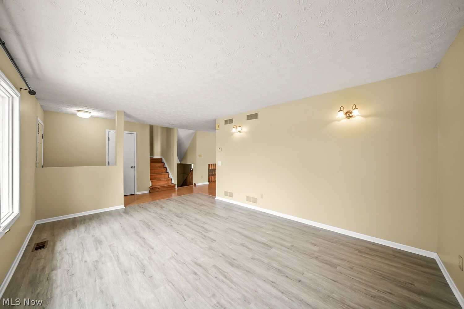 10703 Jones Road Diamond, OH 44412 - Photo 4 of 50
