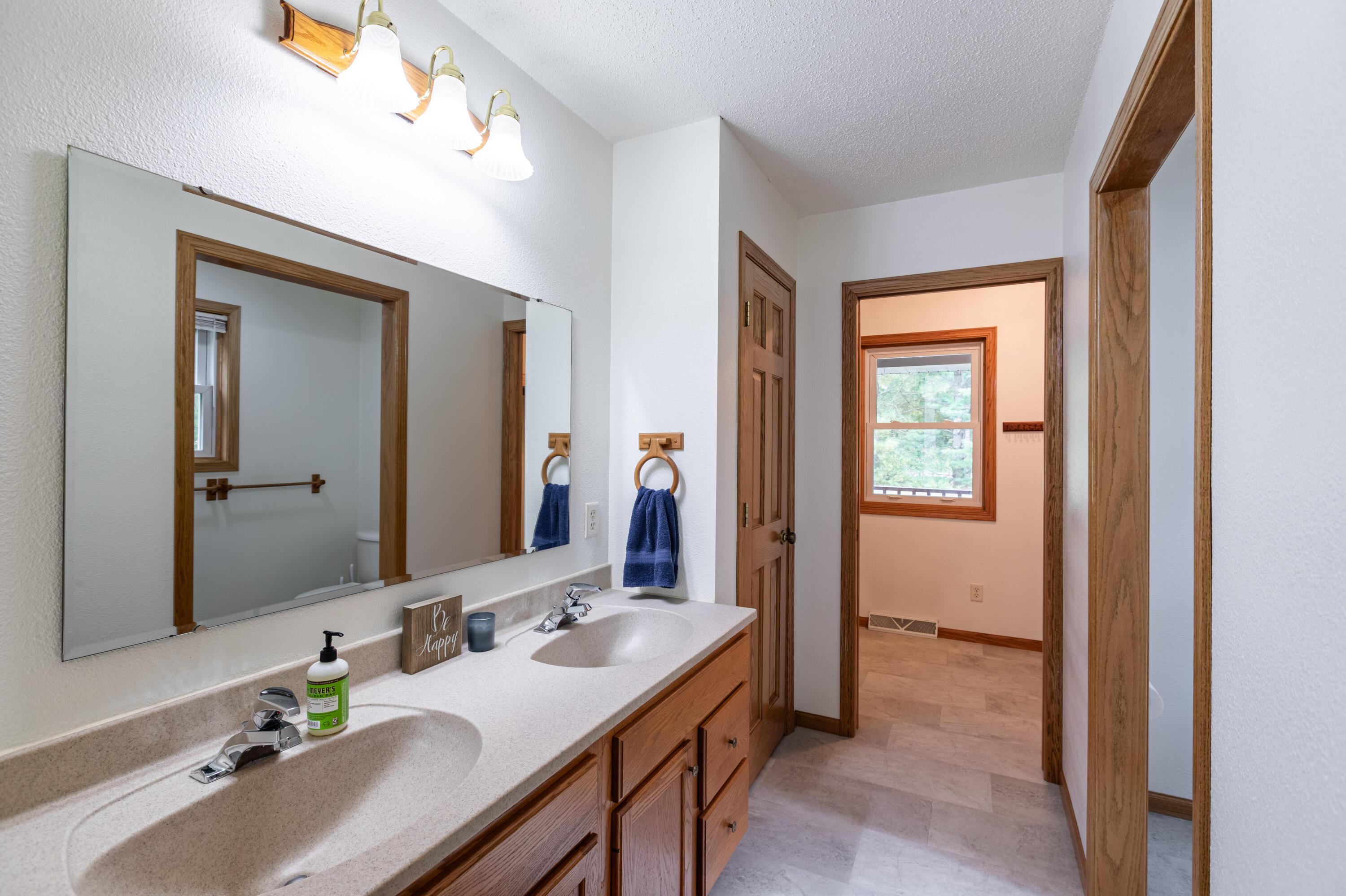N7341 County Rd XX Holland, WI 54636 - Photo 11 of 45 Master Bath