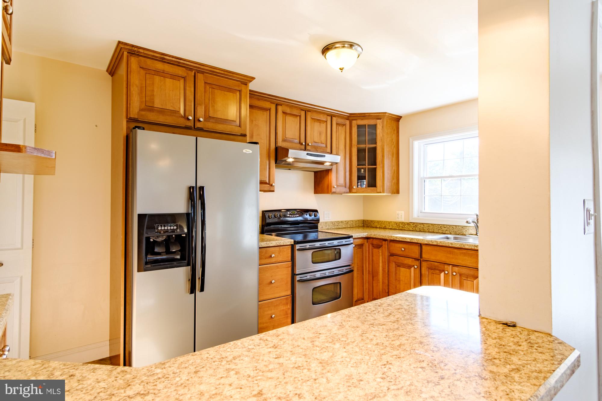 8501 Pleasant Plains Road Baltimore, MD 21286 - Photo 27 of 53 a kitchen with stainless steel appliances granite countertop a refrigerator and a stove top oven