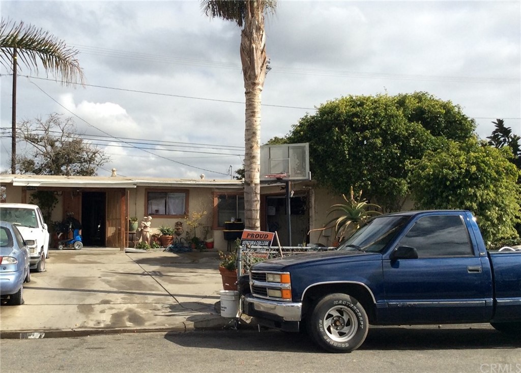 a view of a car park in front of house