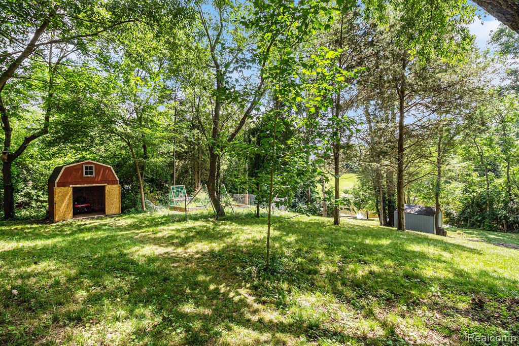 4445 Angels Pass Pinckney, MI 48169 - Photo 28 of 36