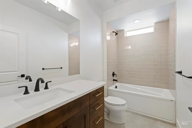 $749,880 | 2061 North Peakhurt Avenue, Kuna, ID 83634