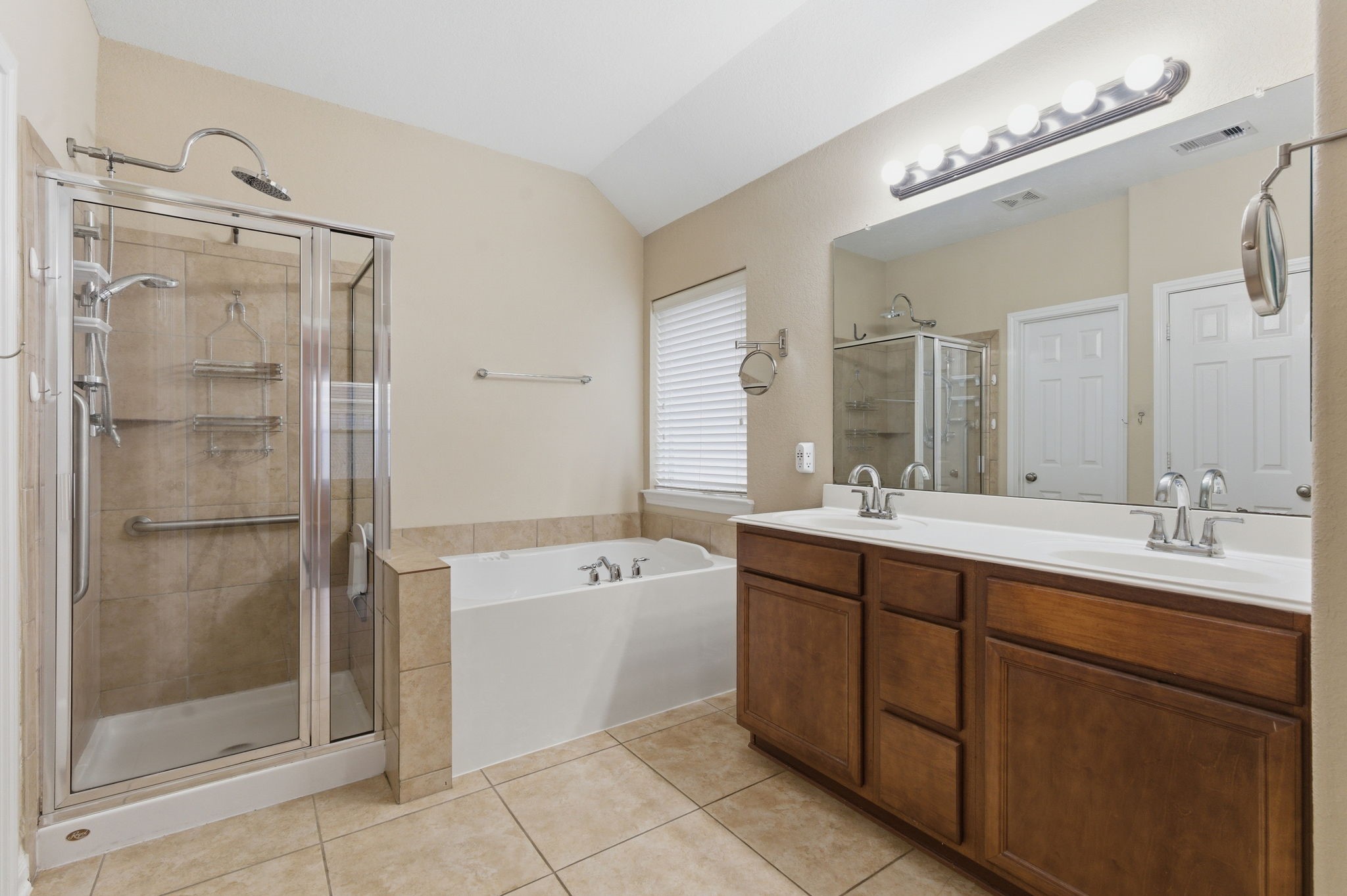 21822 Mount Hunt Drive Spring, TX 77388 - Photo 16 of 26 Luxurious en suite with a spacious walk-in closet!