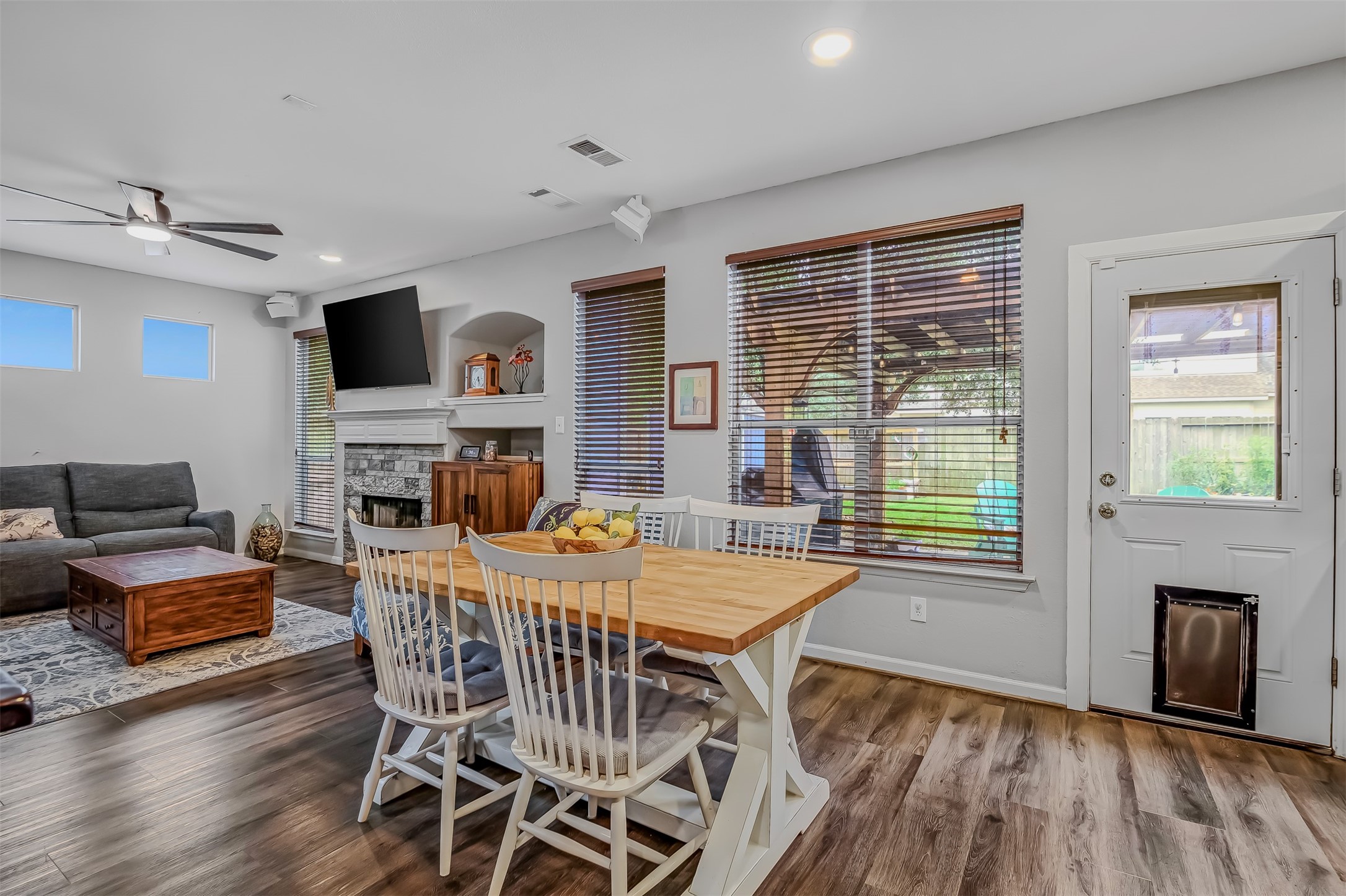 19303 Young Oak Street Spring, TX 77379 - Photo 12 of 29 The breakfast room is spacious and can accommodate a large table.