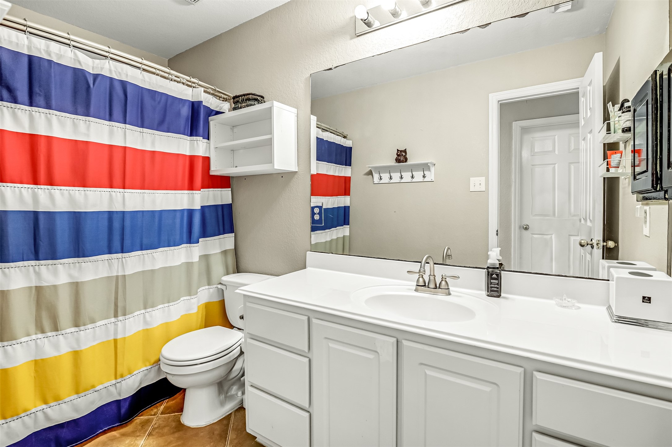 19303 Young Oak Street Spring, TX 77379 - Photo 22 of 29 Secondary full bathroom features single sink and tub/shower combo.