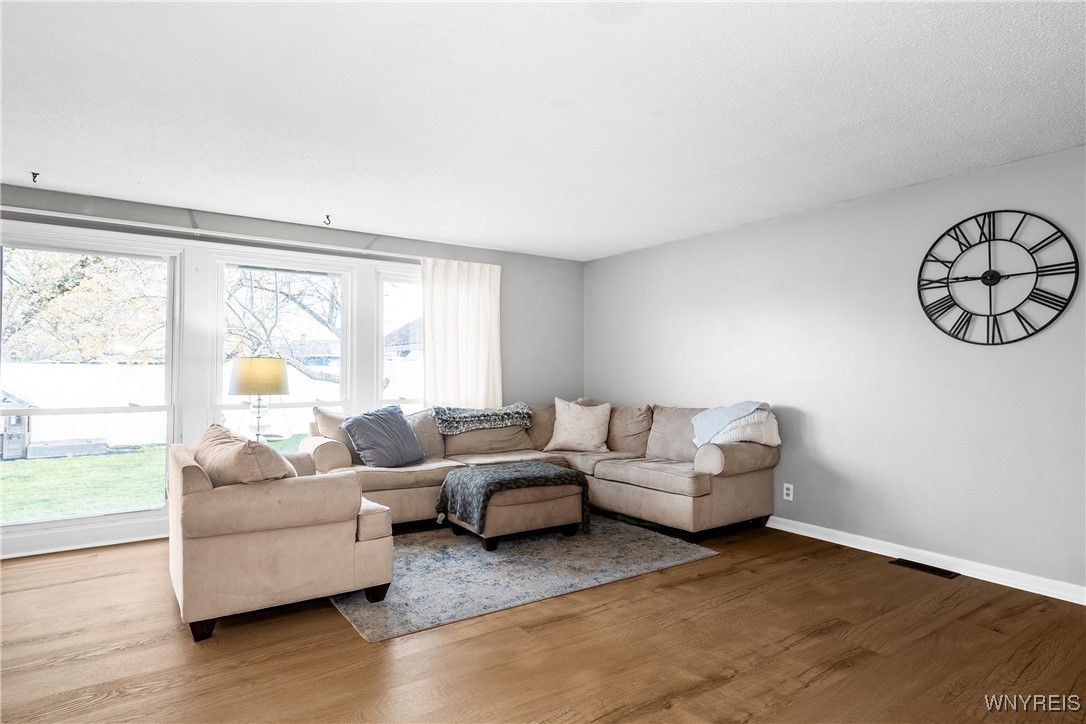 404 Woodgate Road Tonawanda, NY 14150 - Photo 3 of 37