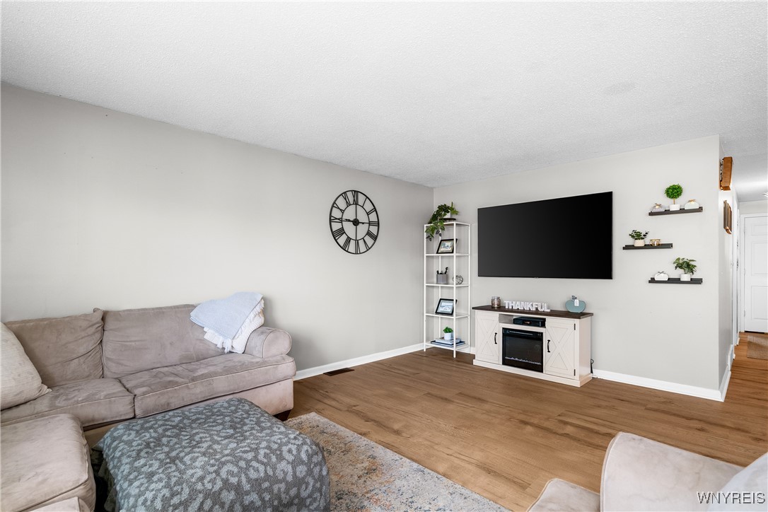 404 Woodgate Road Tonawanda, NY 14150 - Photo 4 of 37