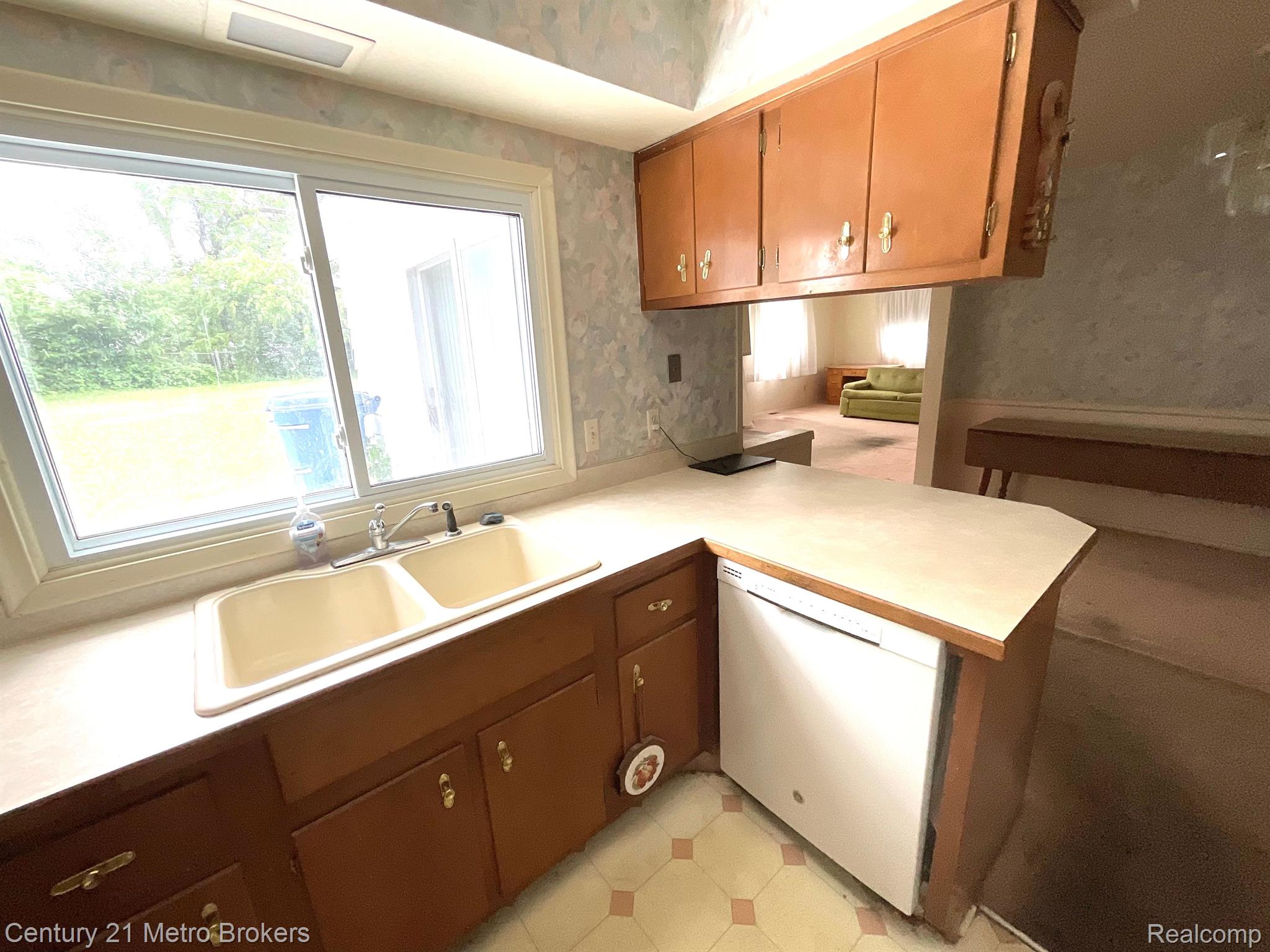 1407 Williamsburg Road Flint, MI 48507 - Photo 11 of 29