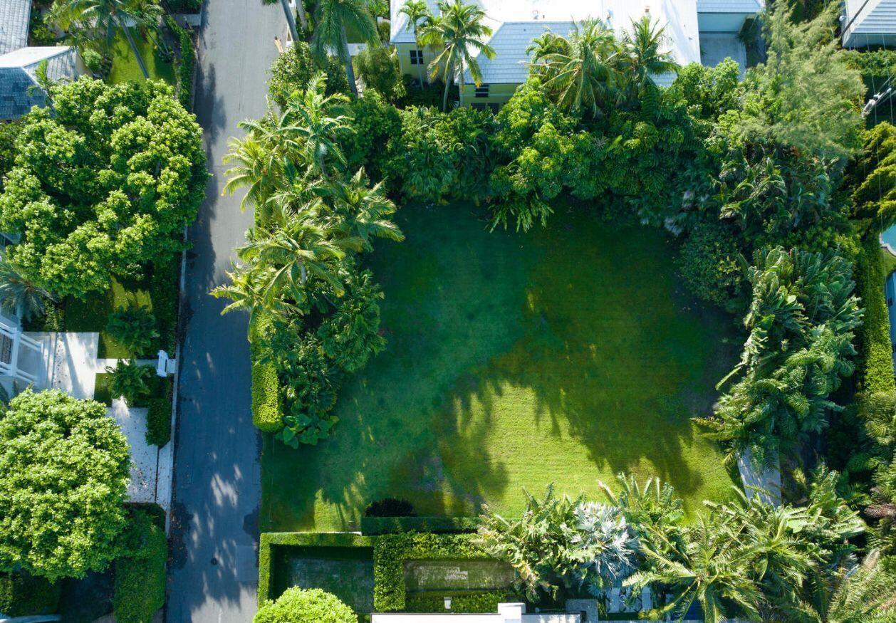 324 Eden Road Palm Beach, FL 33480 - Photo 9 of 23 PHOTO-2024-11-07-16-38-37