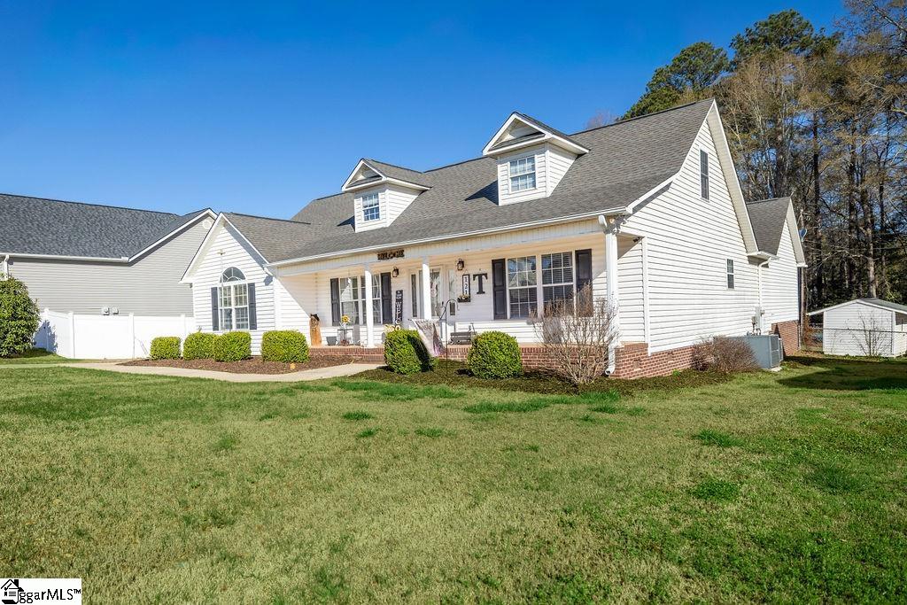 121 Amberwood Drive Anderson, SC 29621 - Photo 2 of 32